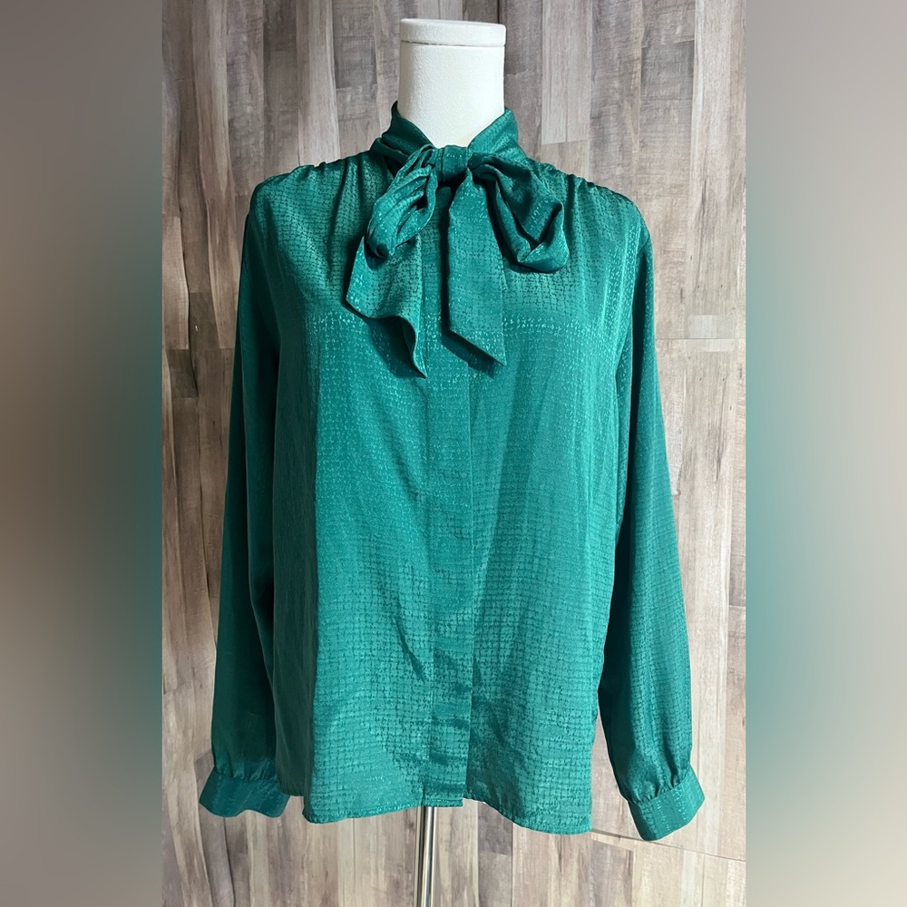 Vintage long sleeve button up blouse